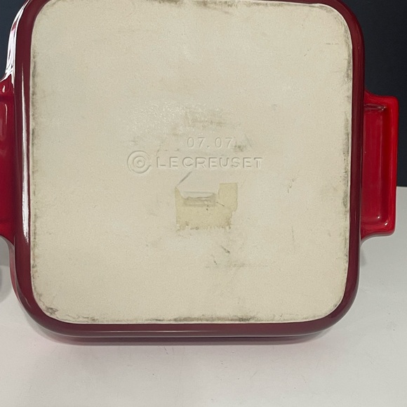 Red Le Creuset Stoneware 9”x9” Square Baking Dish - Picture 4 of 7